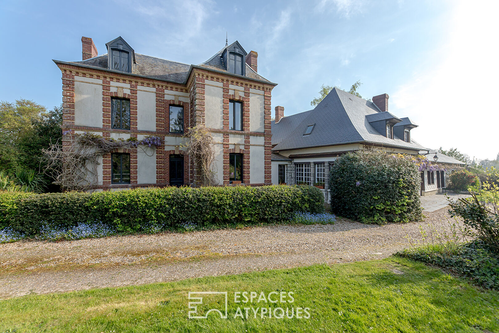 Ancienne boulangerie de village avec parc paysagé et dépendances
