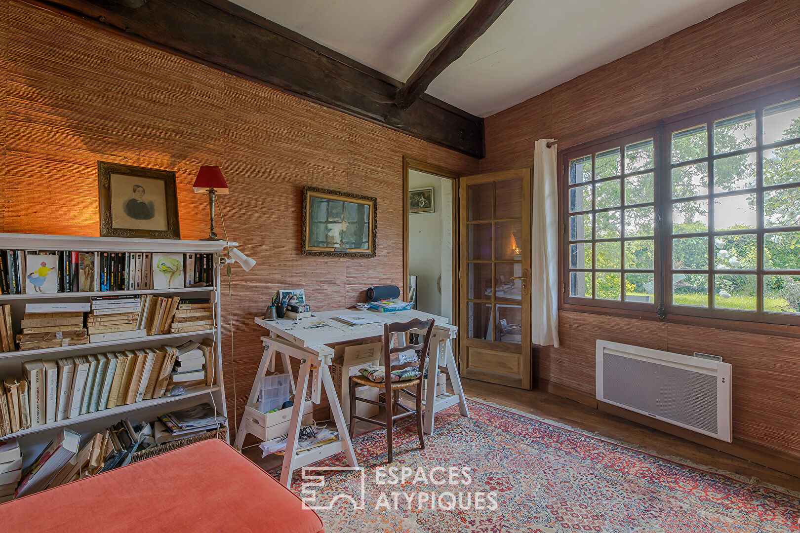 Thatched cottage from a former riding school with independent cottage