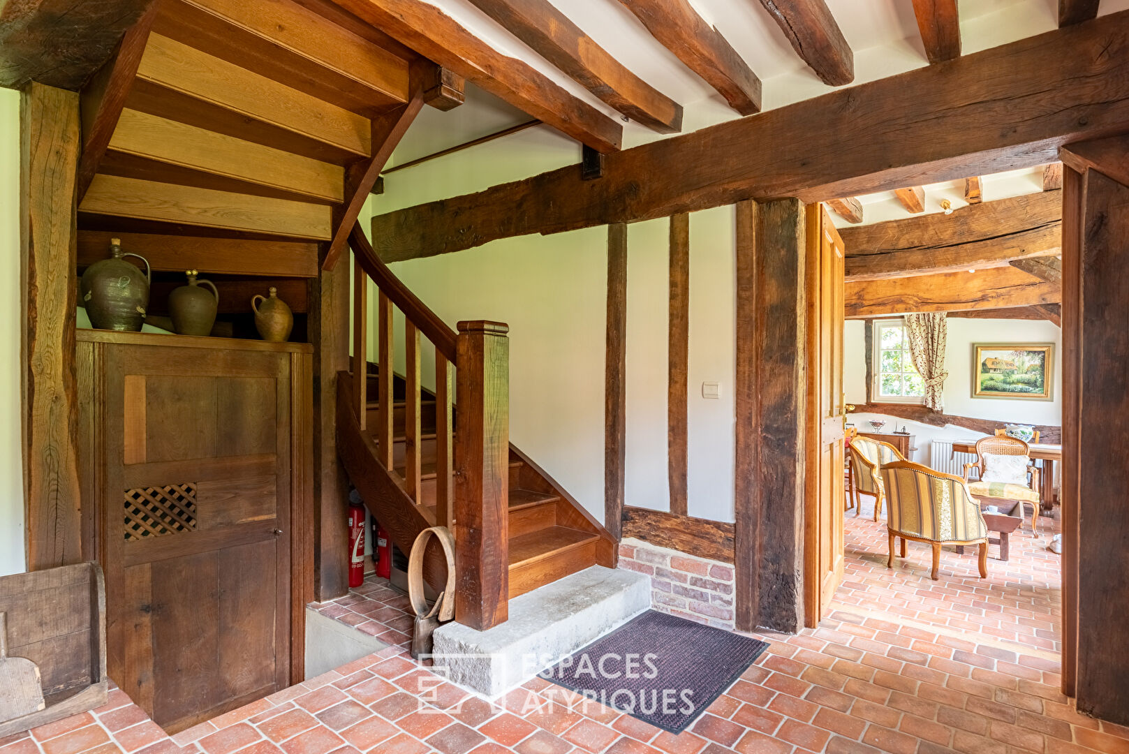 Élégante propriété normande avec gîte et terrain constructible