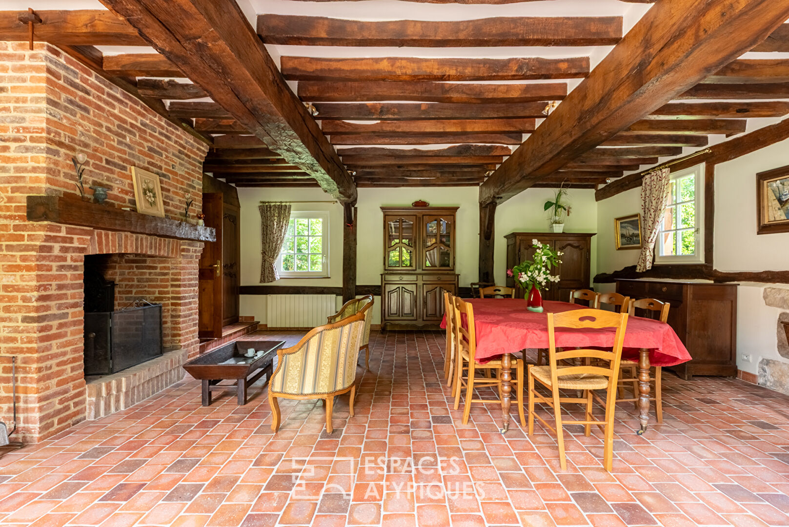 Élégante propriété normande avec gîte et terrain constructible