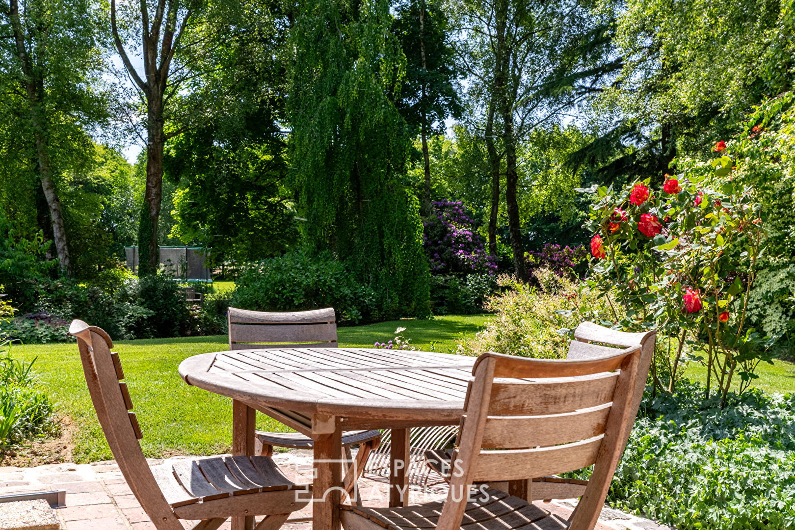 Élégante propriété normande avec gîte et terrain constructible