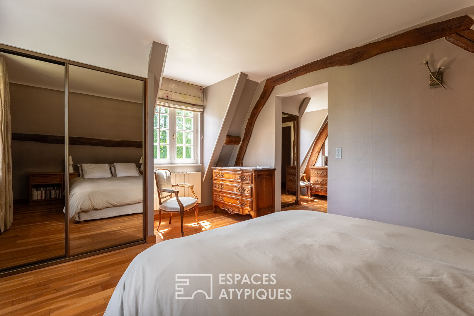 Élégante propriété normande avec gîte et terrain constructible