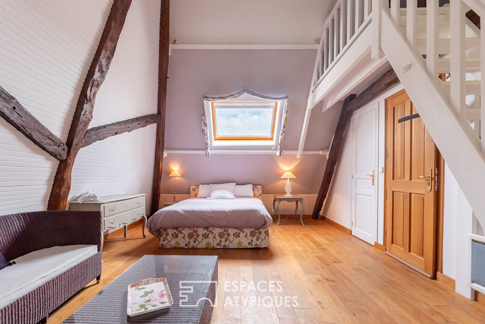 Élégante propriété normande avec gîte et terrain constructible