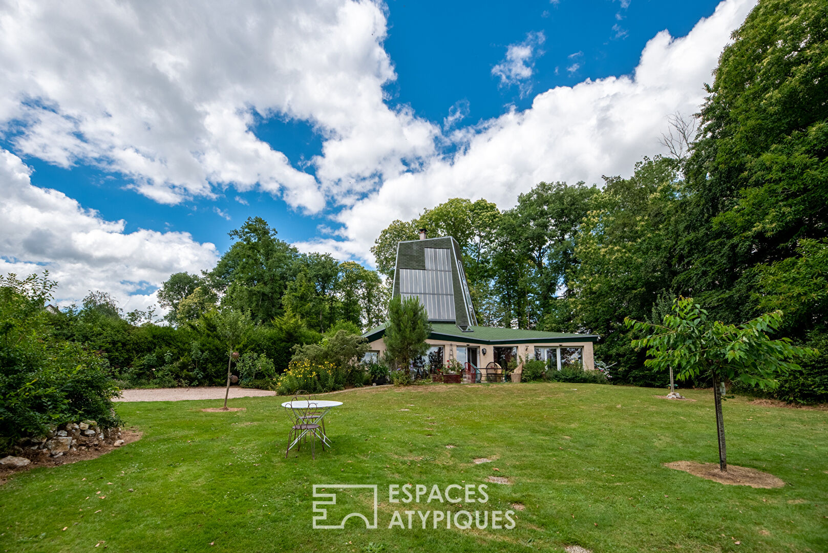 Architect’s house on the edge of a golf course
