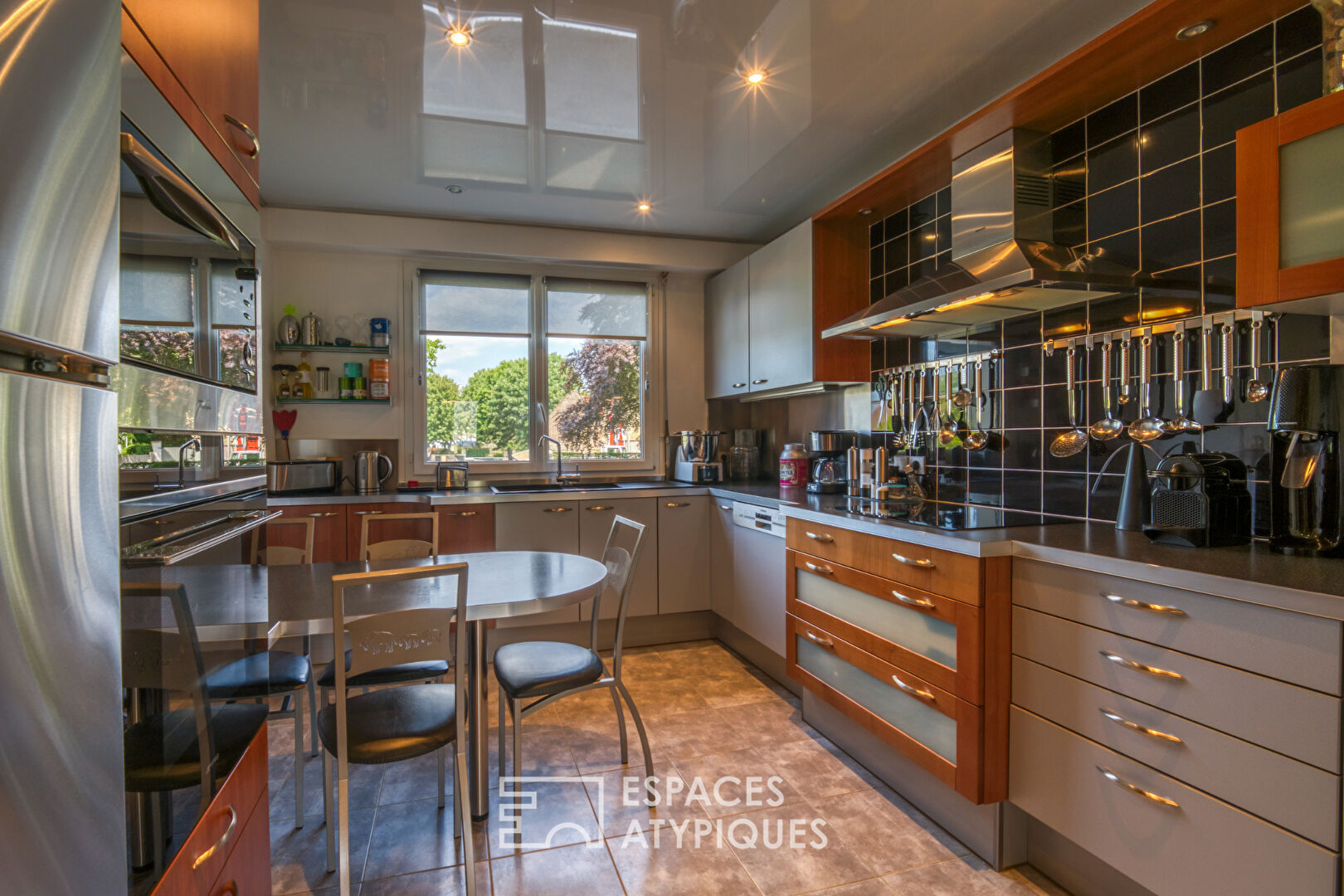 Comfortable garden-level apartment in the Felix Faure area