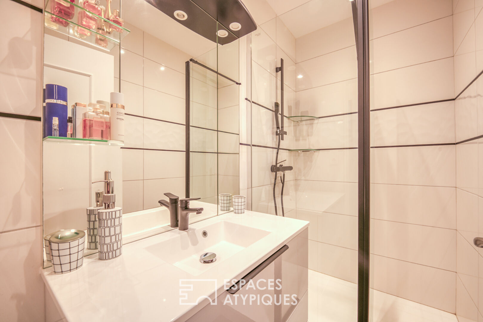 Comfortable garden-level apartment in the Felix Faure area