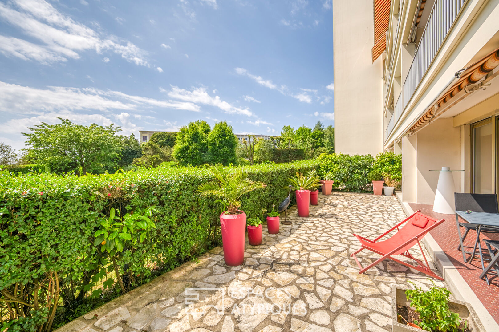Comfortable garden-level apartment in the Felix Faure area