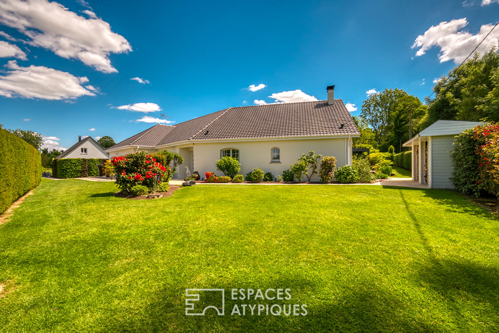 Belle maison contemporaine avec jardin et garage