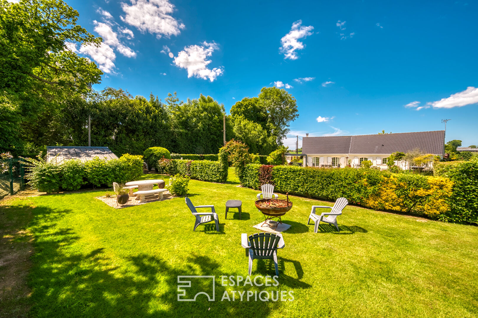Belle maison contemporaine avec jardin et garage
