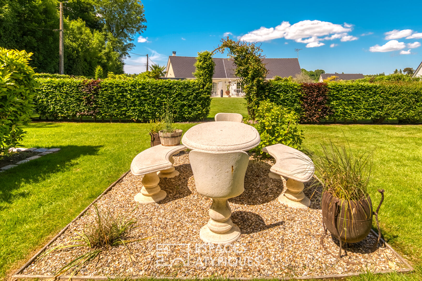 Belle maison contemporaine avec jardin et garage