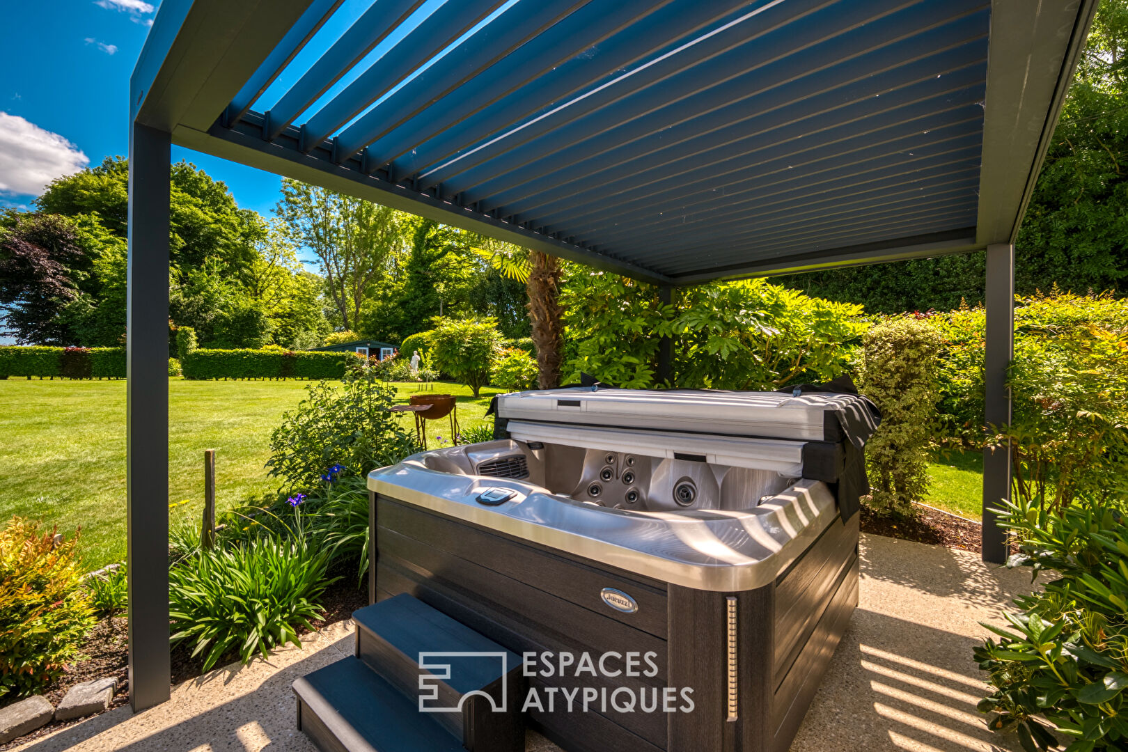 Belle maison contemporaine avec jardin et garage