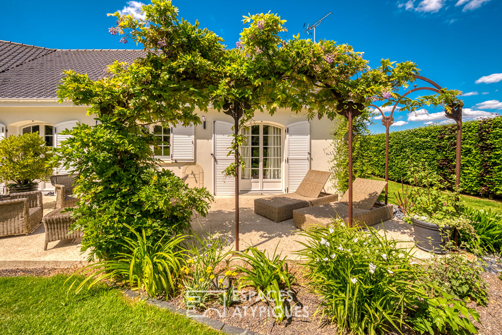 Belle maison contemporaine avec jardin et garage