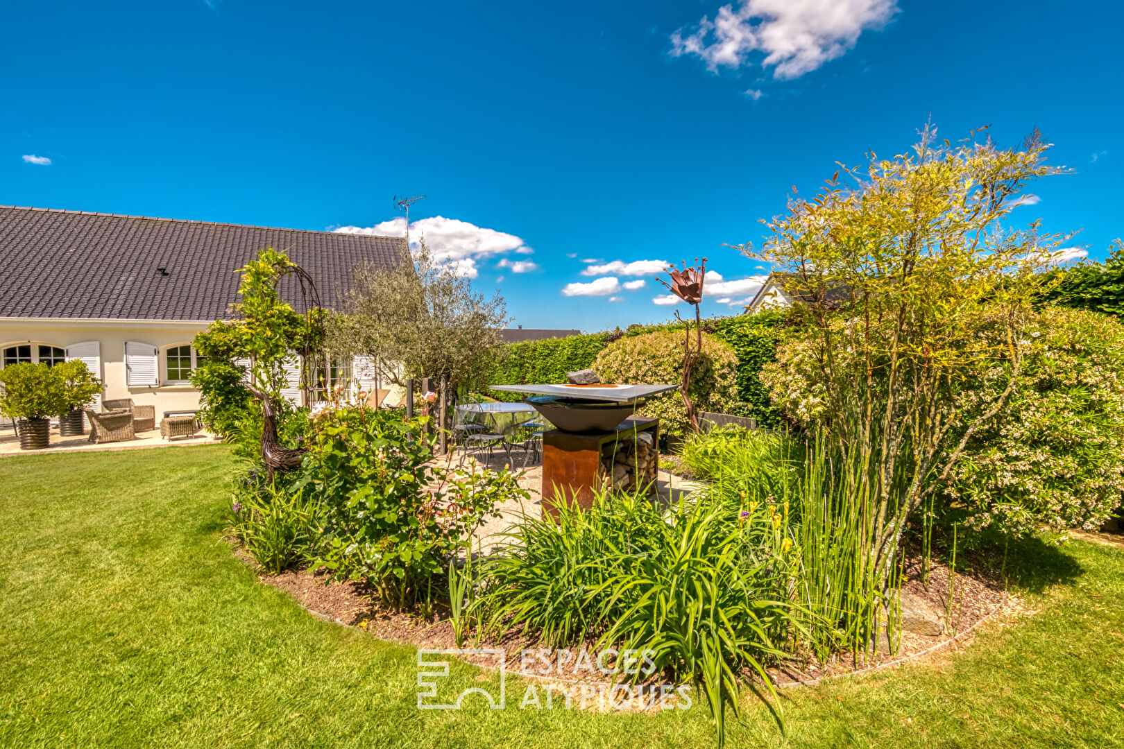 Belle maison contemporaine avec jardin et garage