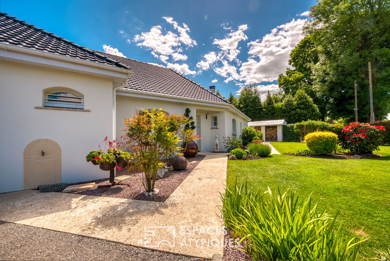 Belle maison contemporaine avec jardin et garage