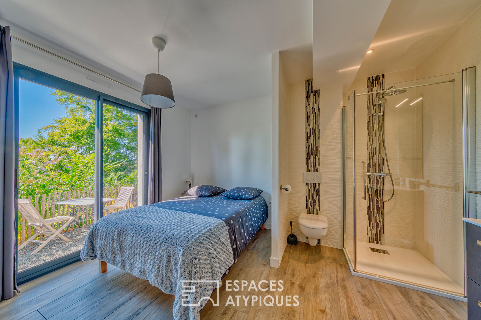 Maison d’architecte avec vue dominante en lisière de bois