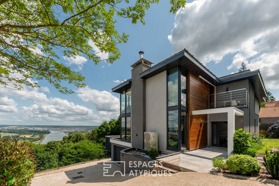 Maison d'architecte avec piscine et vue panoramique sur les boucles de Seine
