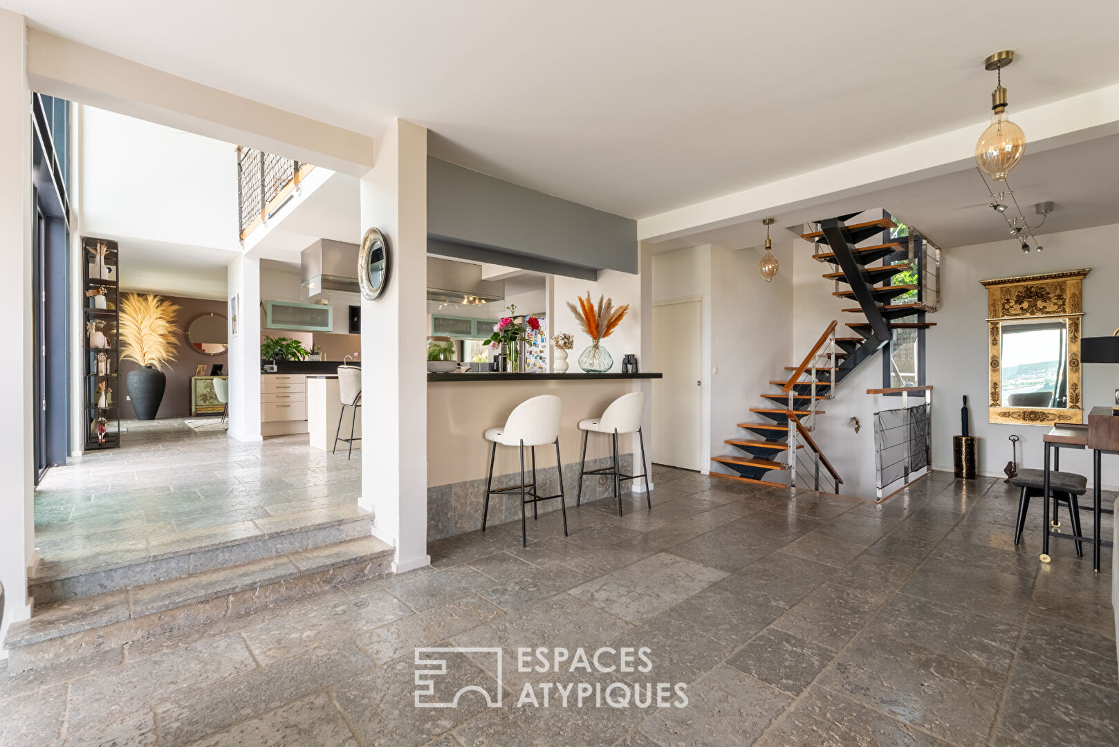 Maison d’architecte avec piscine et vue panoramique sur les boucles de Seine