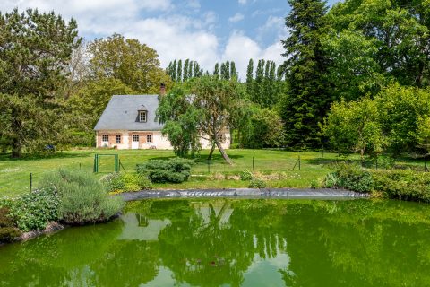 Normande de charme et ses dépendances dans l’un des plus beaux villages de France