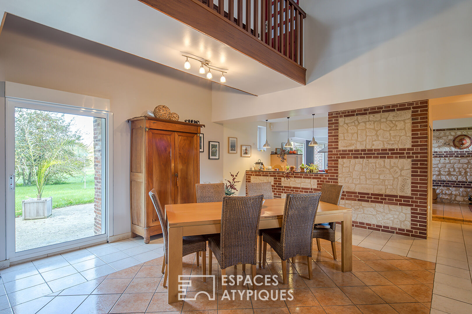 Former barn renovated from the end of the 19th century on one hectare of land