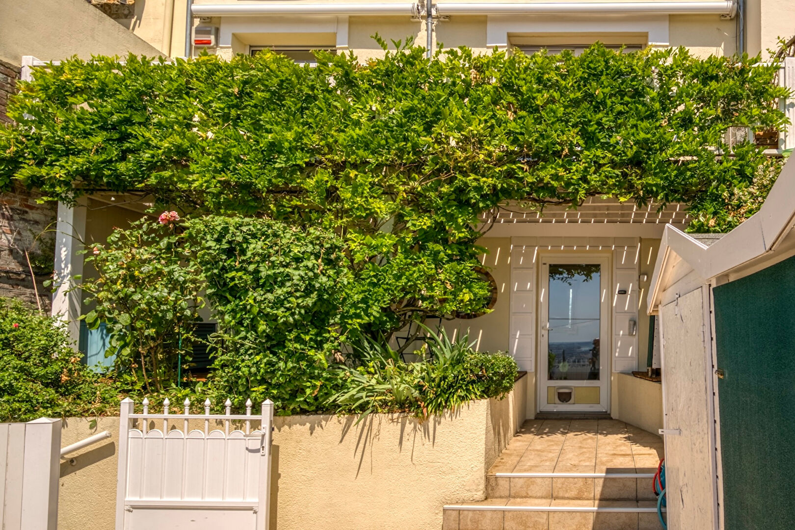 Charmante maison de ville avec garage, terrasses et vue panoramique