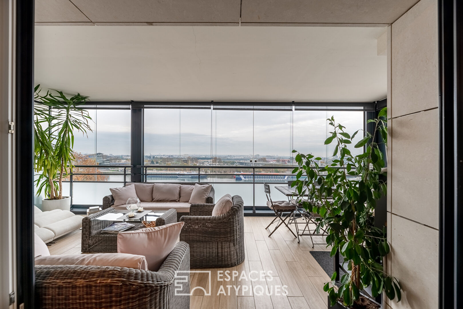 Appartement contemporain avec vue panoramique sur la Seine