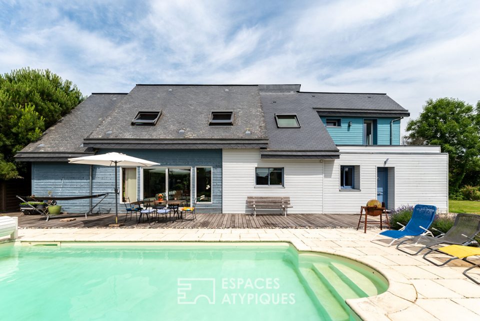 Maison québécoise en ossature bois avec piscine