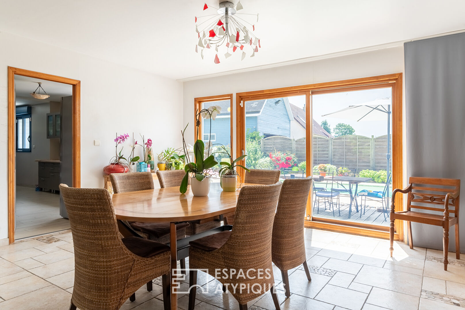 Maison québécoise en ossature bois avec piscine