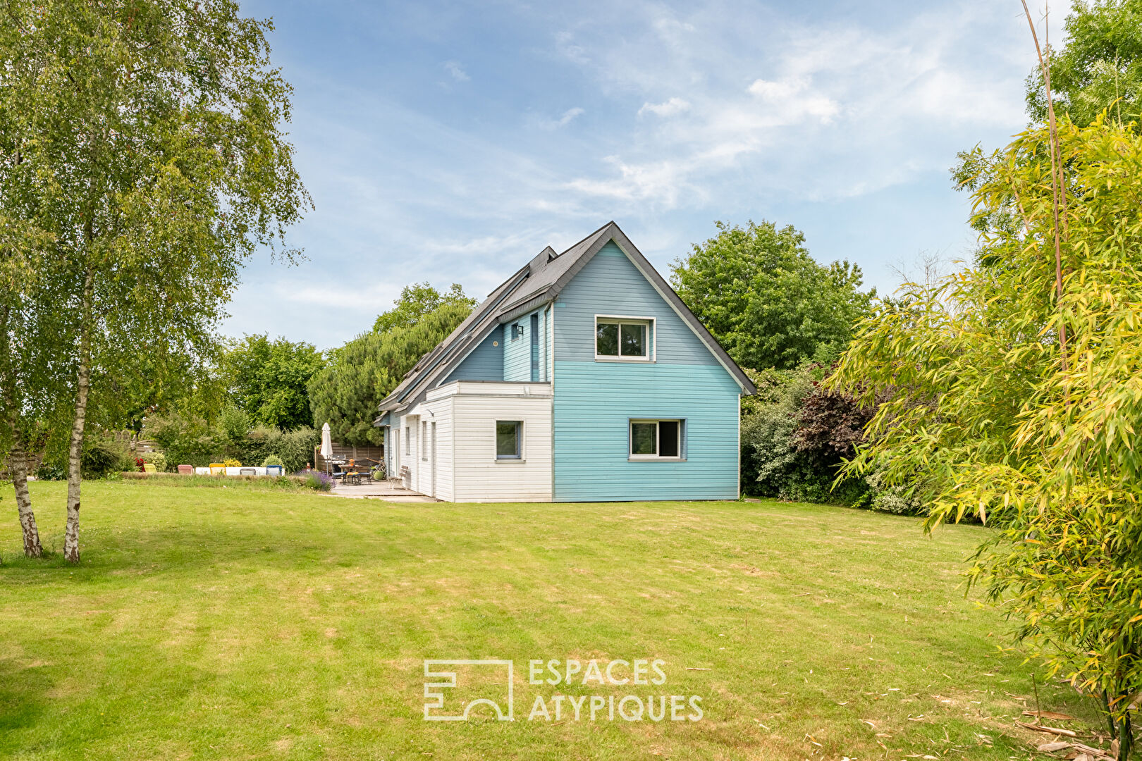 Maison québécoise en ossature bois avec piscine