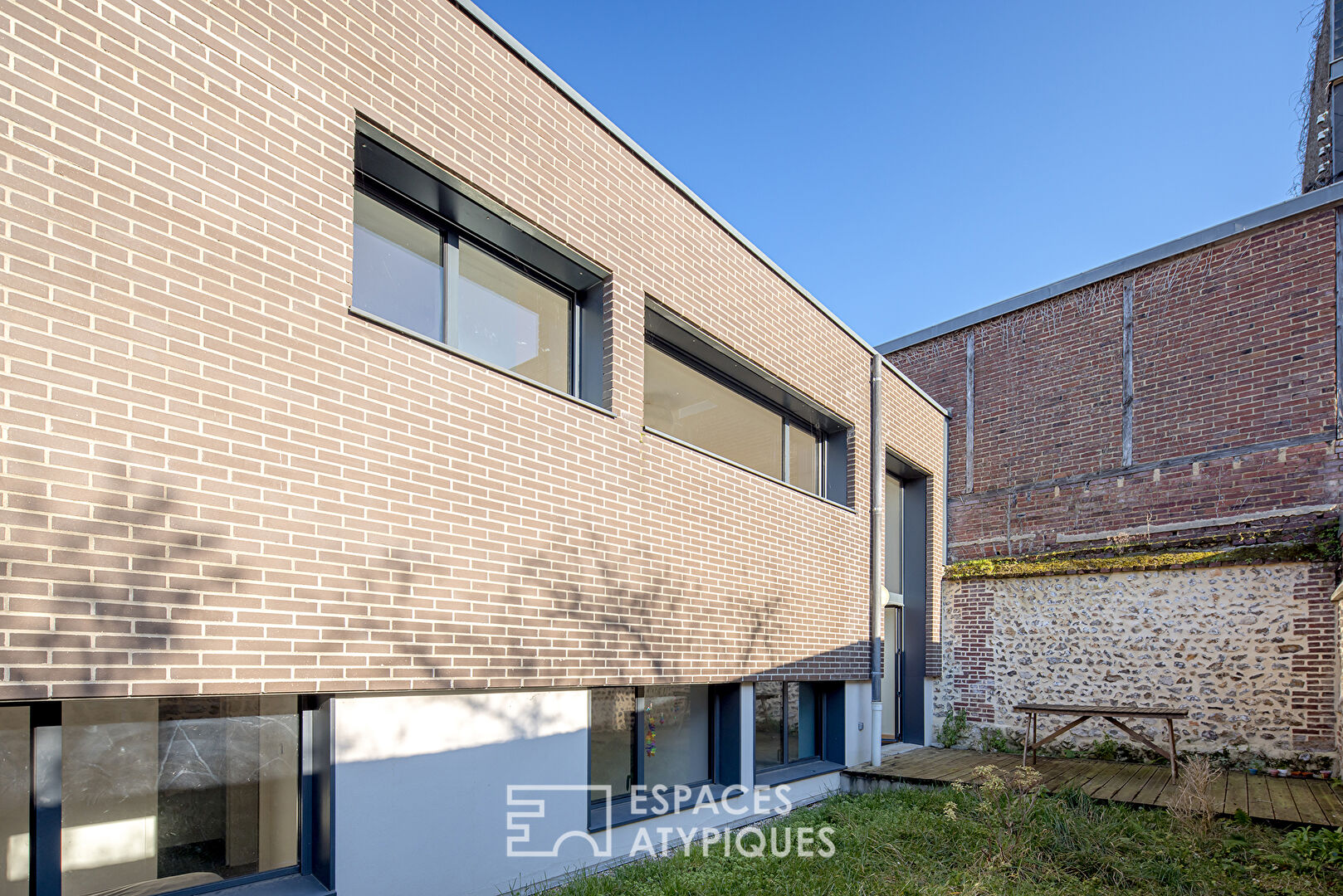 BBC contemporary house with garden in the Jouvenet district