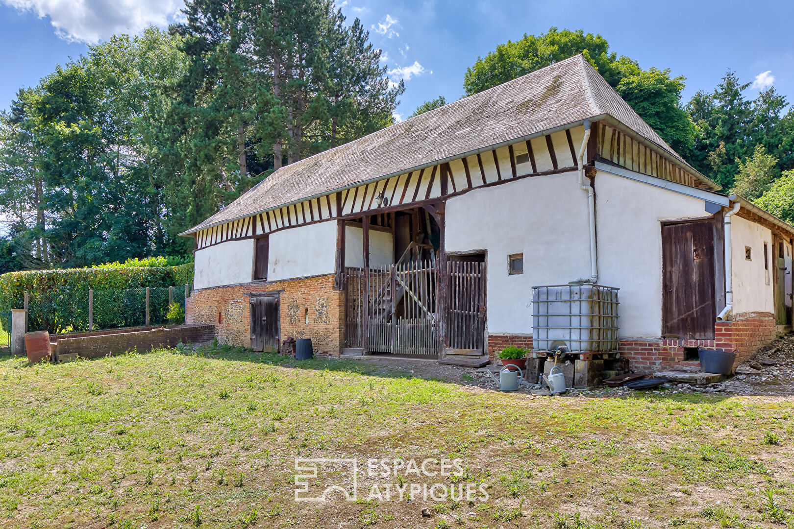 Maison de maître, élégance intemporelle, dépendances et jardin d’exception