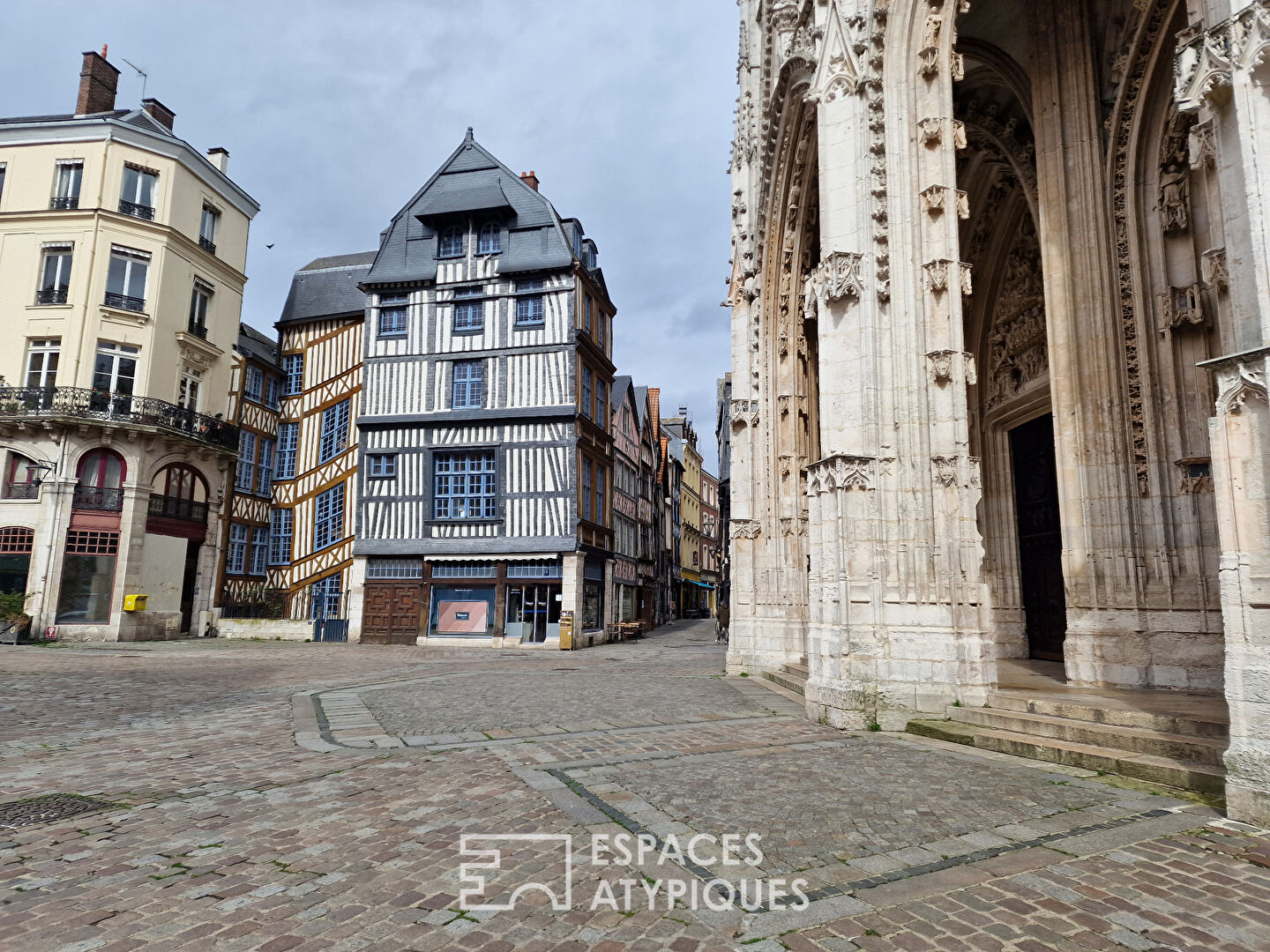 Appartement en duplex quartier des Antiquaires