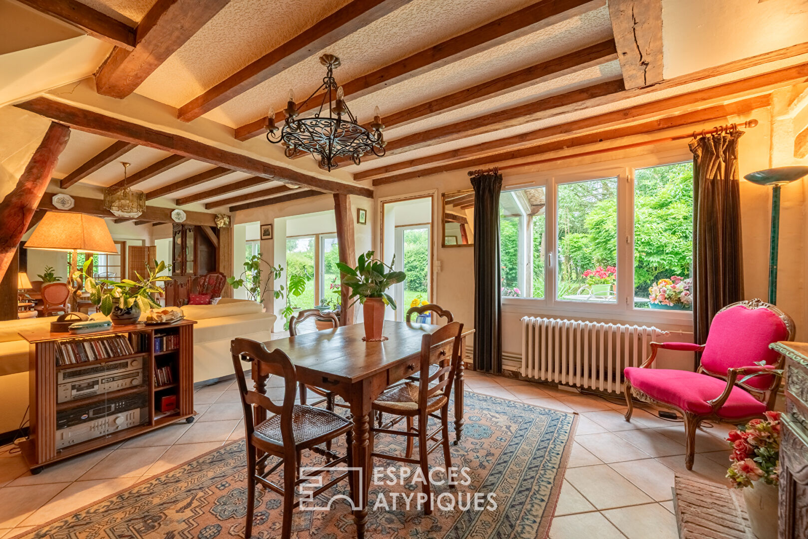 Maison familiale dans un environnement paisible