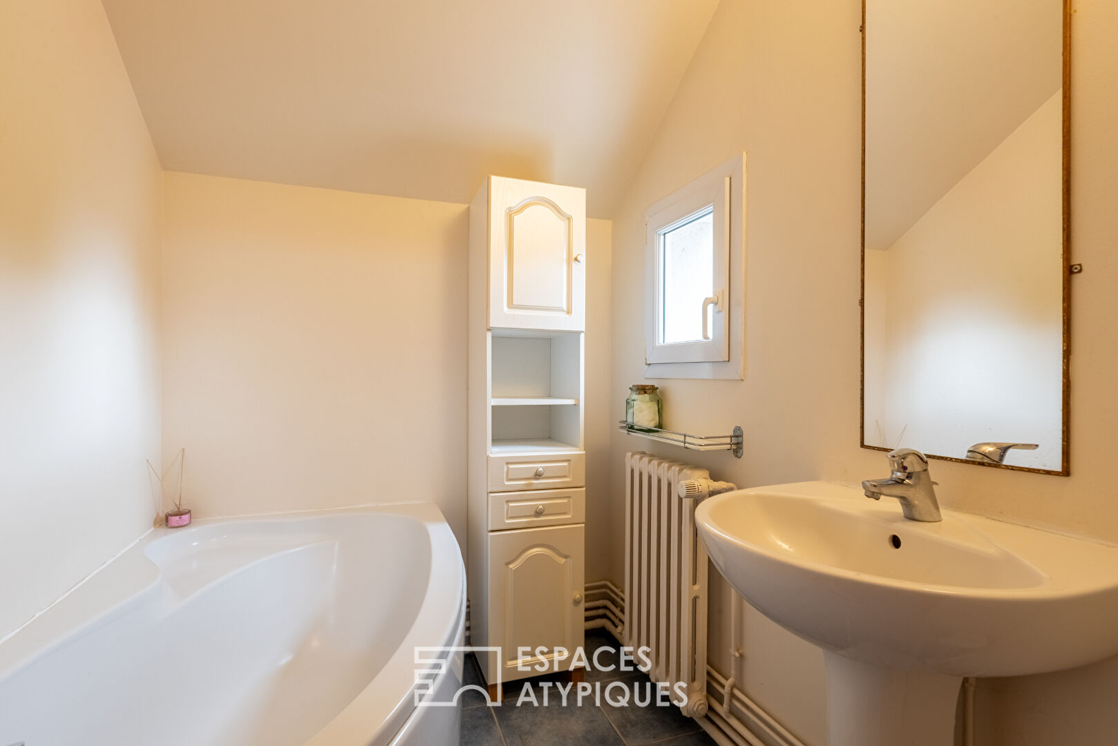 Maison familiale dans un environnement paisible