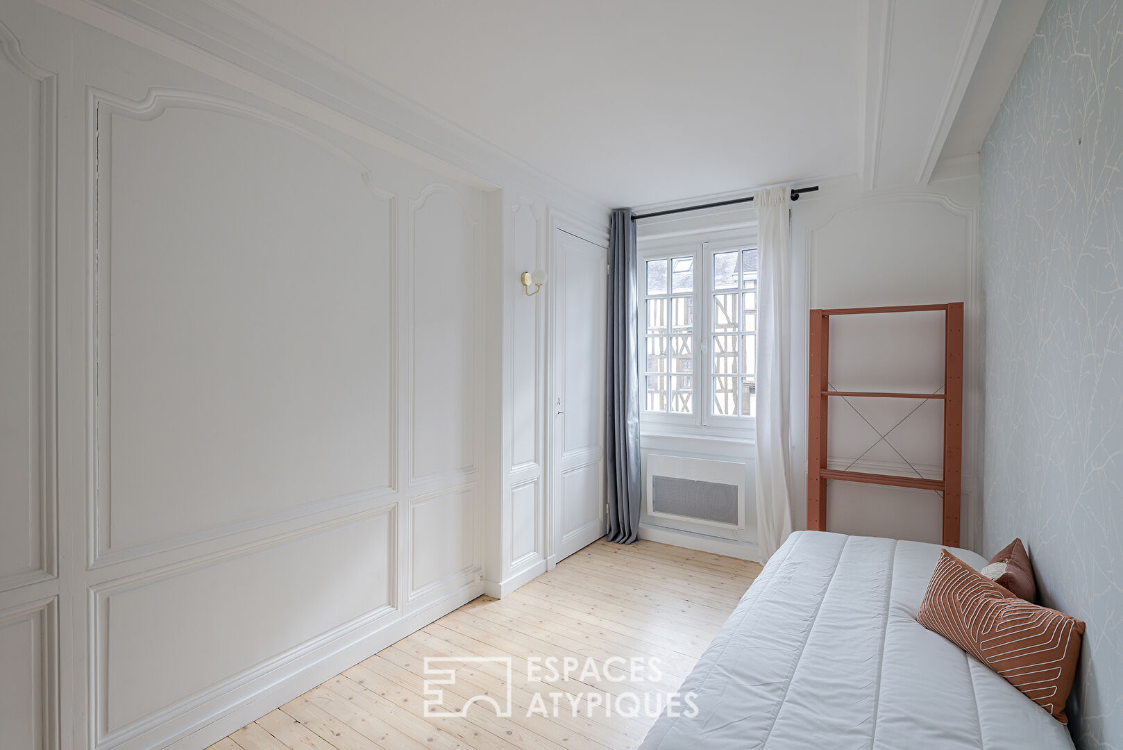 Furnished and renovated apartment in the Antiques district