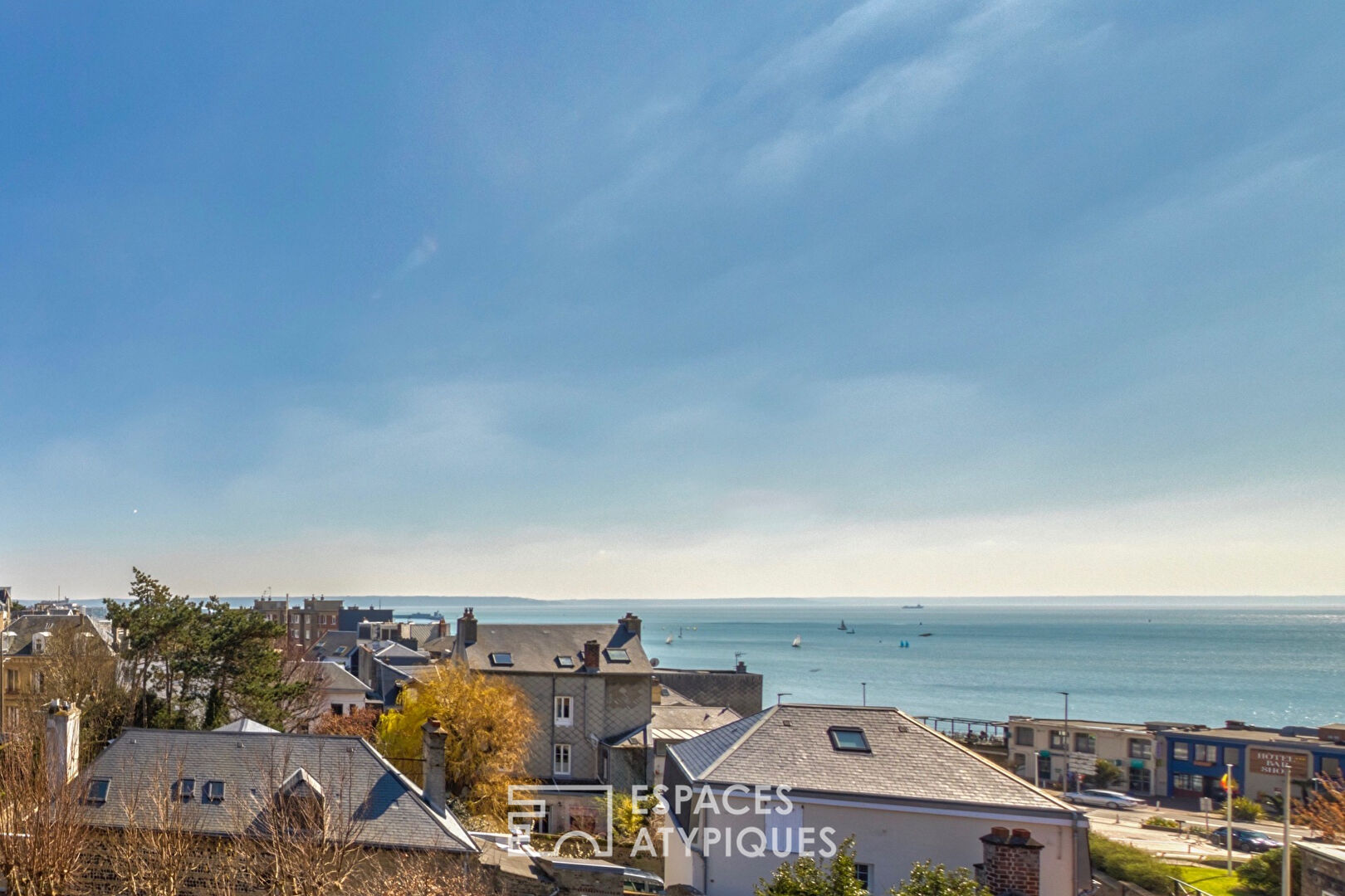 Duplex avec vue mer à deux pas de la plage dans une ancienne maison de maître