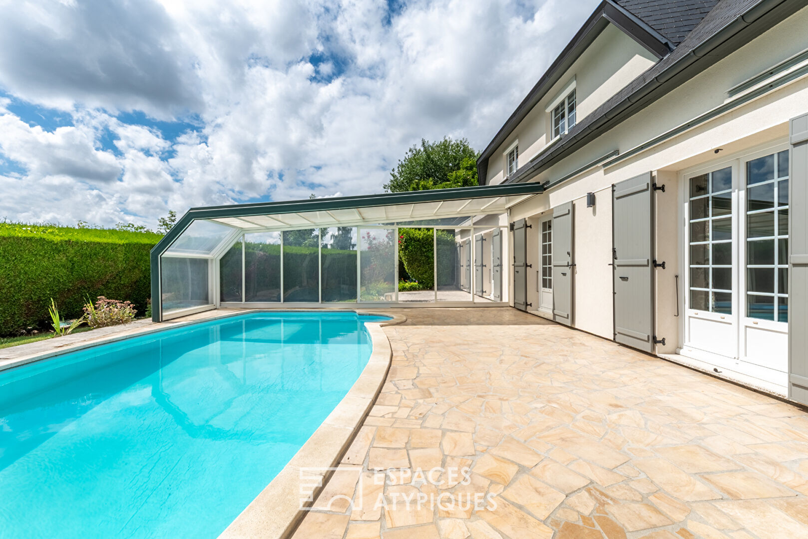 Spacious family home of 192 m² with swimming pool