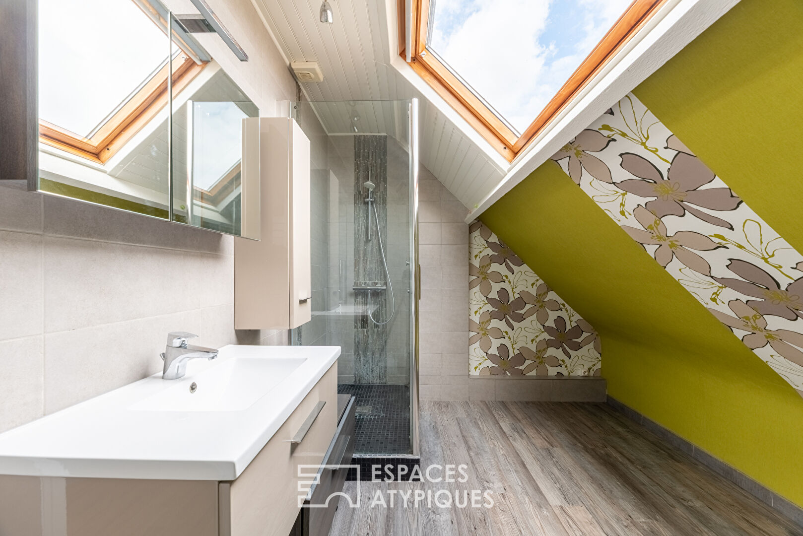 Spacious family home of 192 m² with swimming pool