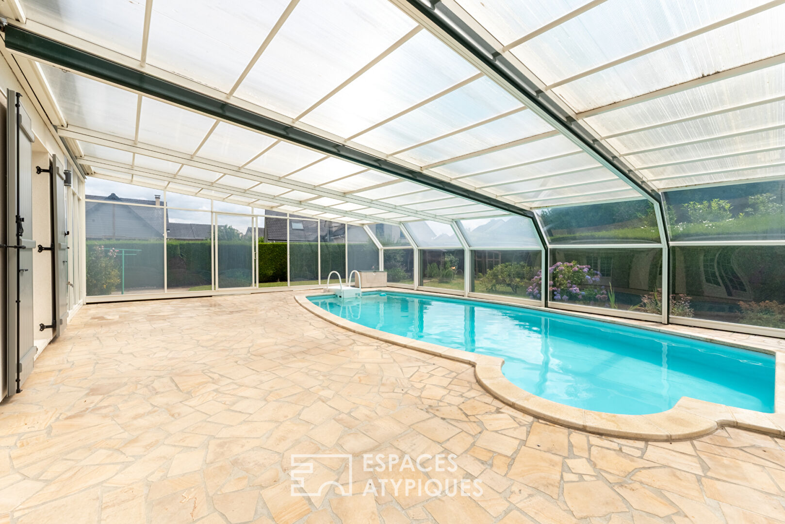 Spacious family home of 192 m² with swimming pool