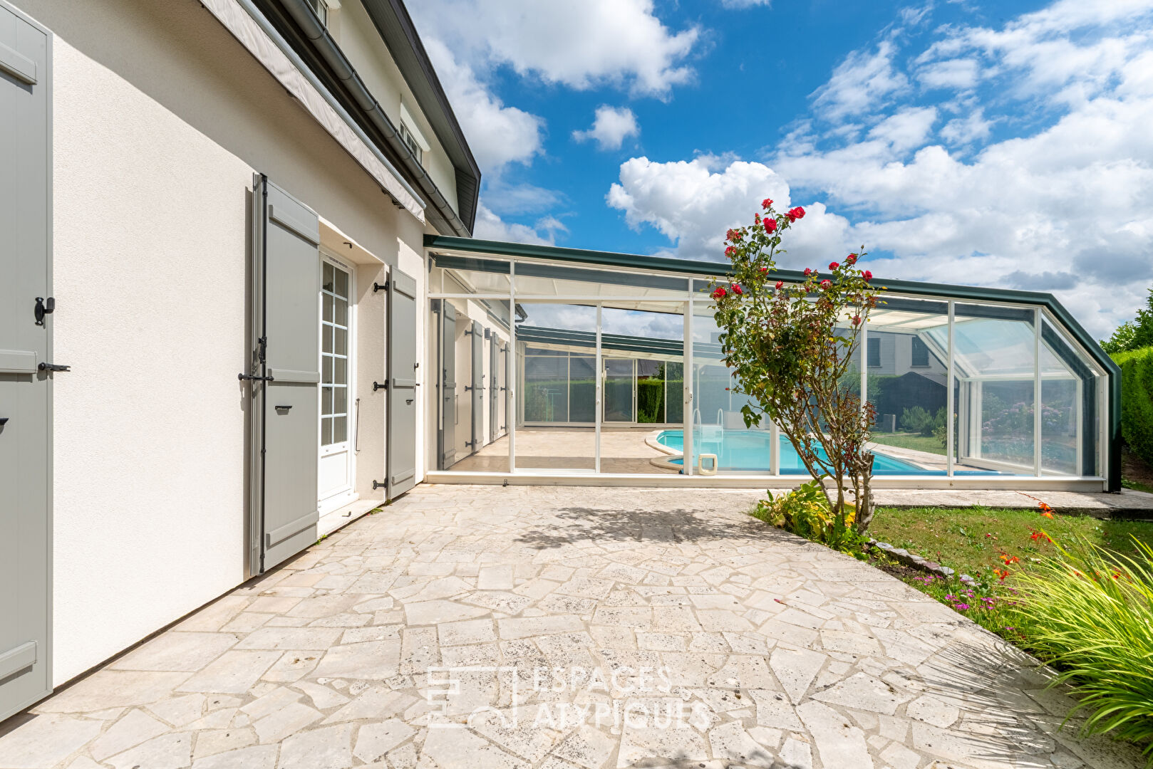 Spacious family home of 192 m² with swimming pool