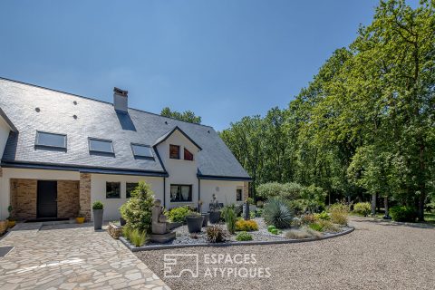 Manoir d’architecte avec piscine et paddocks dans un parc de 3 hectares