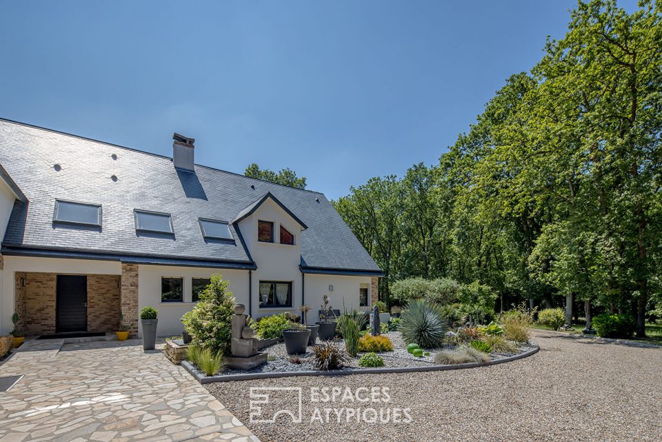 Manoir d'architecte avec piscine et paddocks dans un parc de 3 hectares