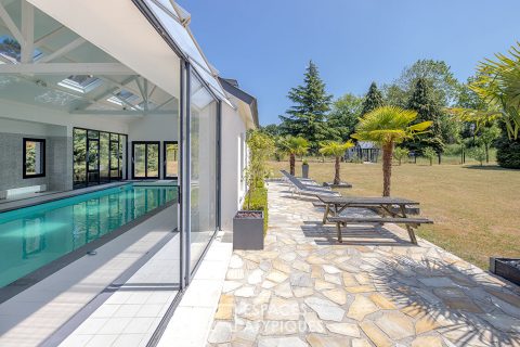 Manoir d’architecte avec piscine et paddocks dans un parc de 3 hectares