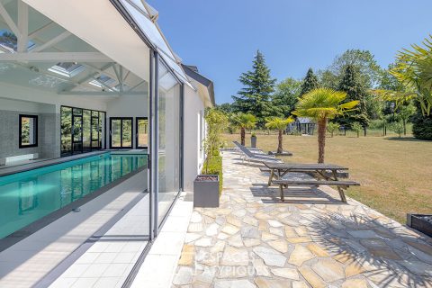 Contemporary manor house with swimming pool, paddocks and outbuilding on beautiful landscaped grounds of 3 hectares