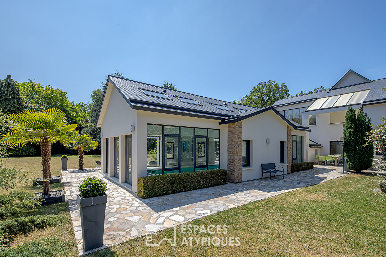 Manoir d’architecte d’exception avec piscine et paddocks dans un parc de 3 hectares