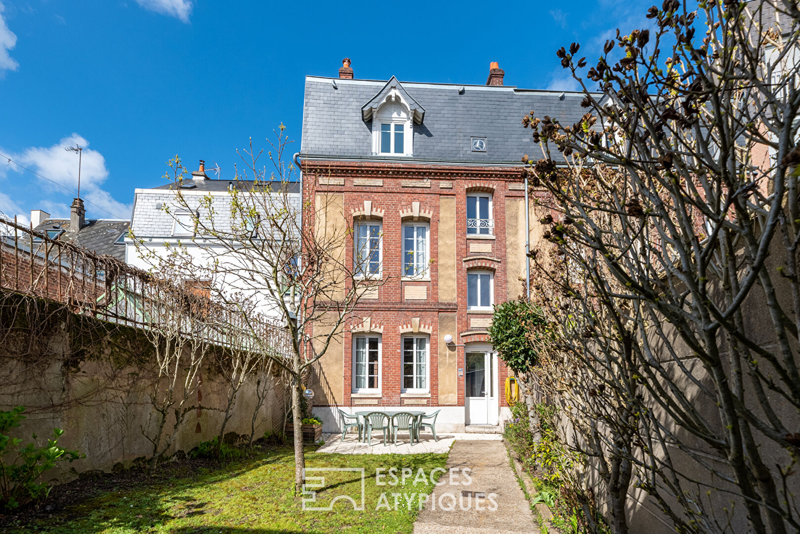 Maison bourgeoise avec dépendance et jardin