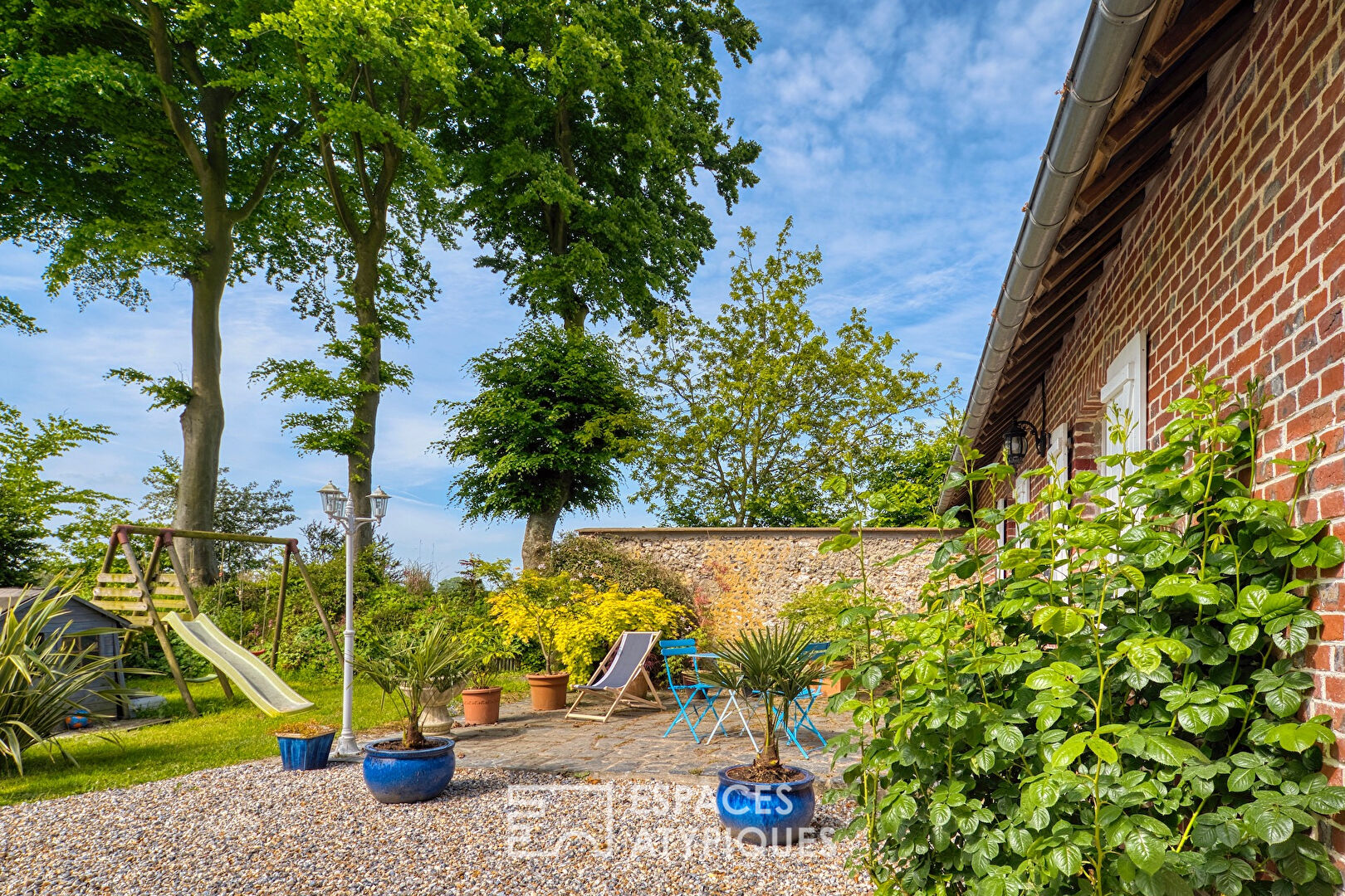 Clos masure with its revisited farmhouse near the coast