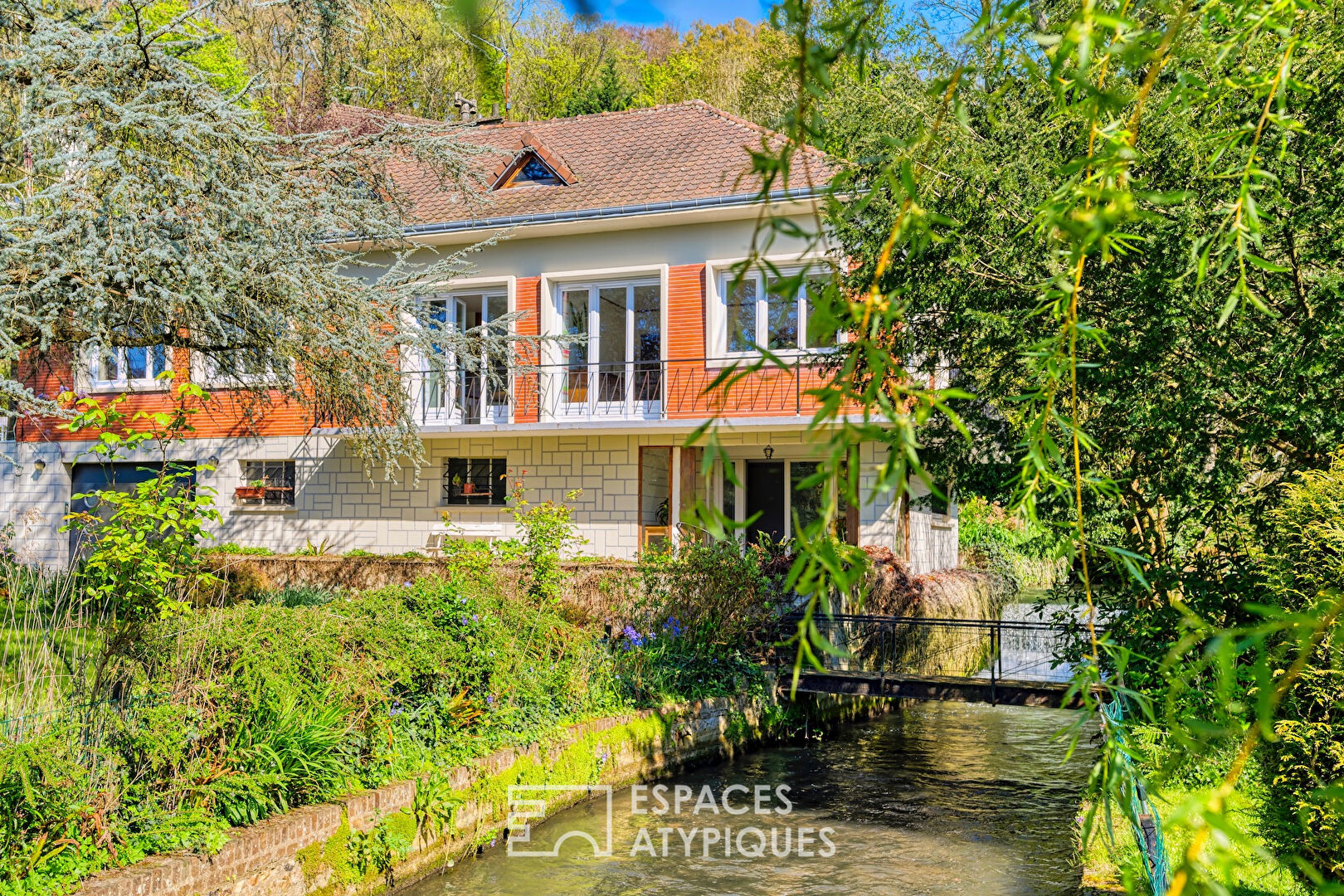 Sixties house on the site of an old watermill and its waterfalls