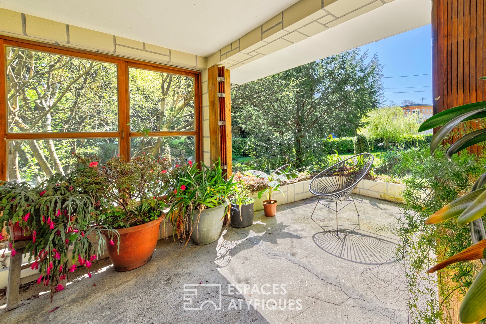 Sixties house on the site of an old watermill and its waterfalls