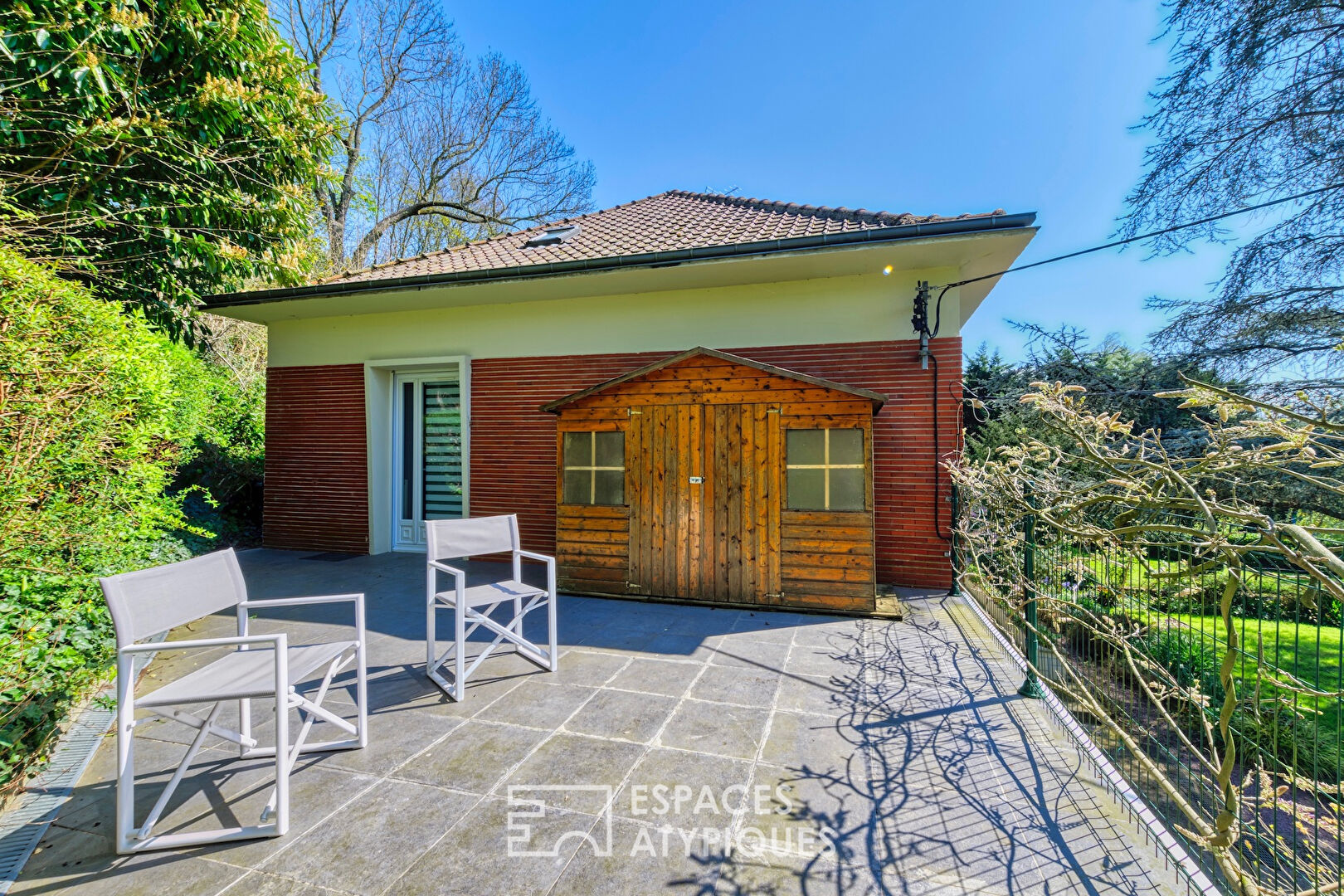 Sixties house on the site of an old watermill and its waterfalls