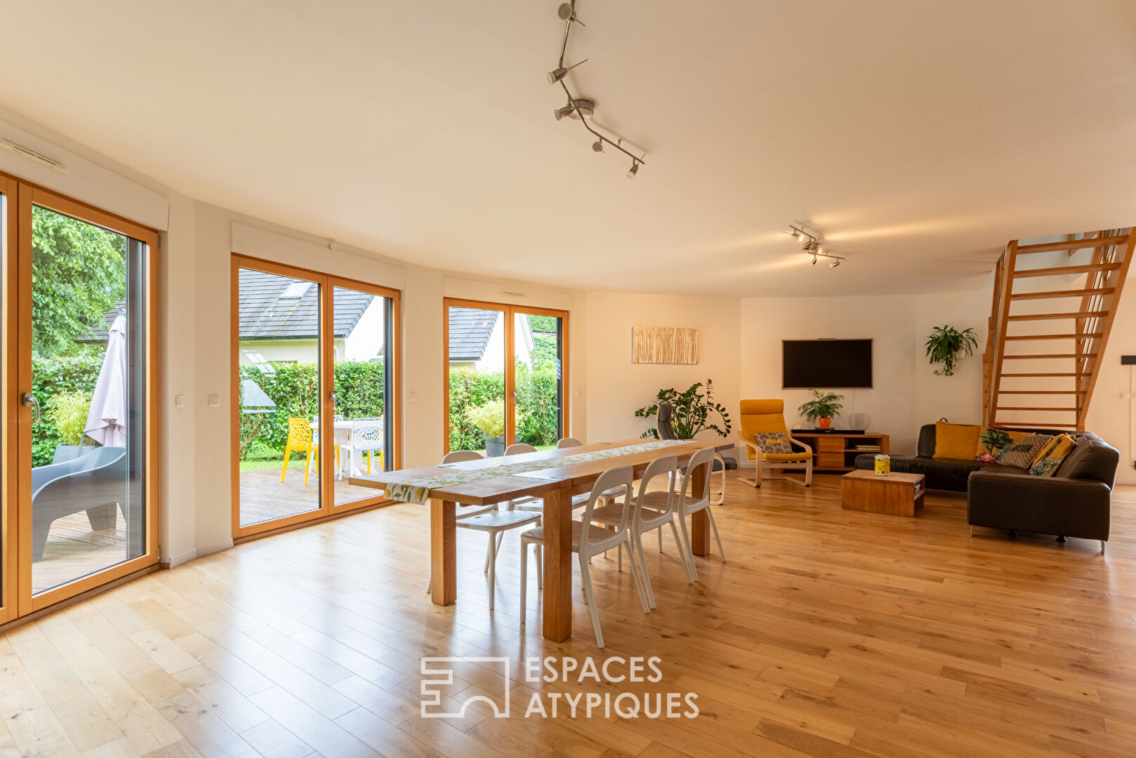 Maison polygonale en bois et sa conception bioclimatique